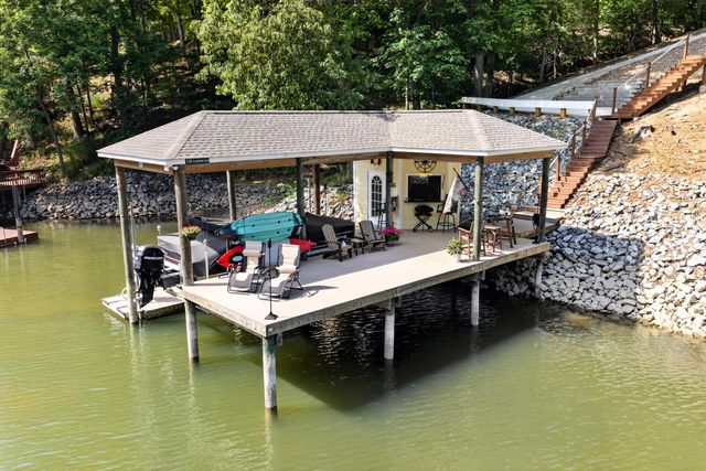 120 Lemon LN, Hardy, VA 24101