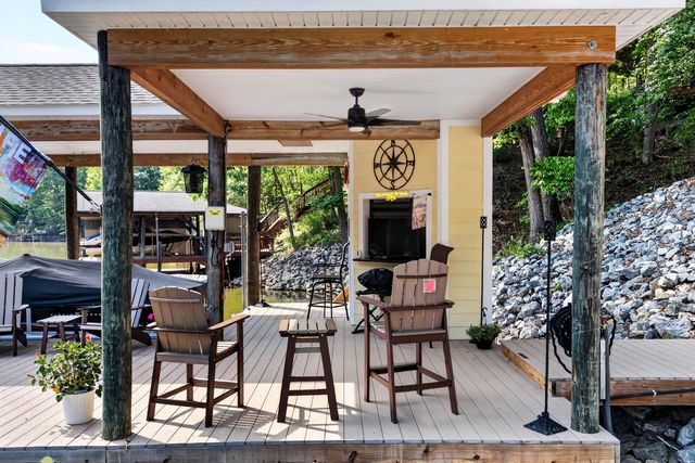 120 Lemon LN, Hardy, VA 24101