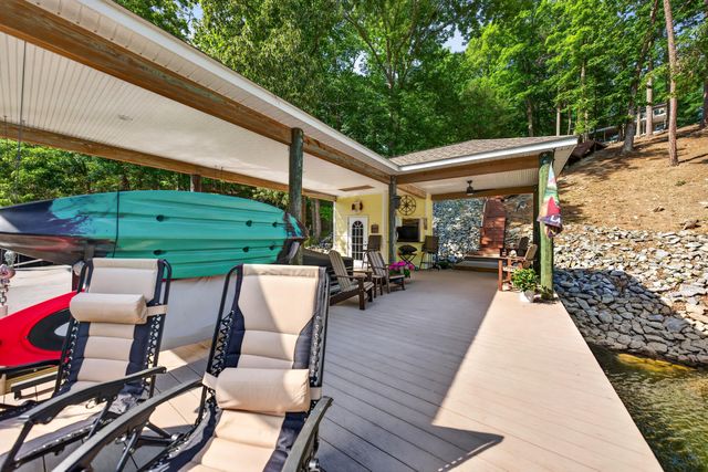 120 Lemon LN, Hardy, VA 24101