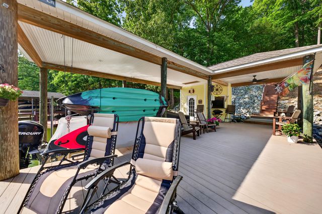 120 Lemon LN, Hardy, VA 24101