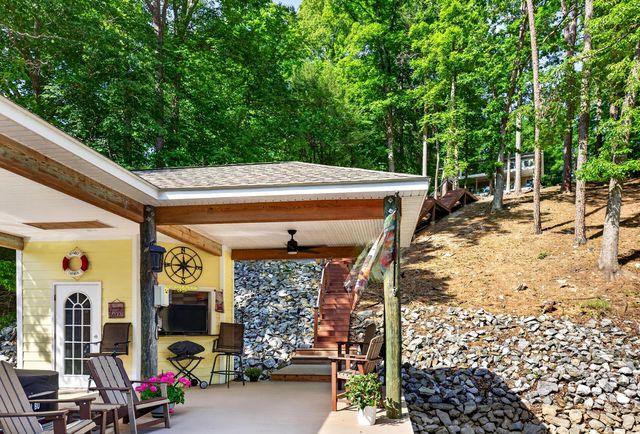 120 Lemon LN, Hardy, VA 24101
