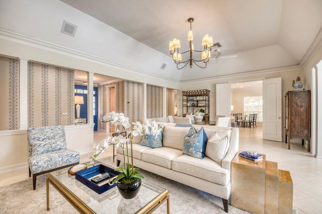 10182 SE Acorn Way, Jupiter, FL 33469