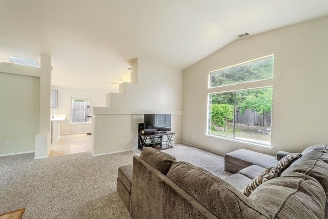 8515 Gibbs Way, Sacramento, CA 95823