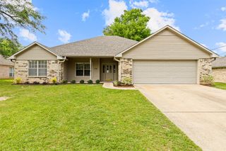 593 Briarwood Drive, Gladewater, TX 75647