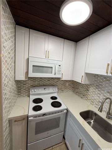 51-636 Kamehameha Highway 522, Kaaawa, HI 96730