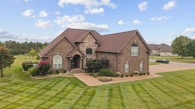 703 Farmington Dr, Lebanon, TN 37087