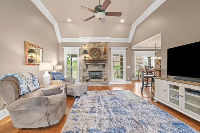 703 Farmington Dr, Lebanon, TN 37087