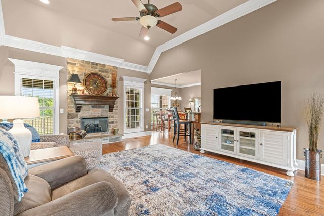 703 Farmington Dr, Lebanon, TN 37087