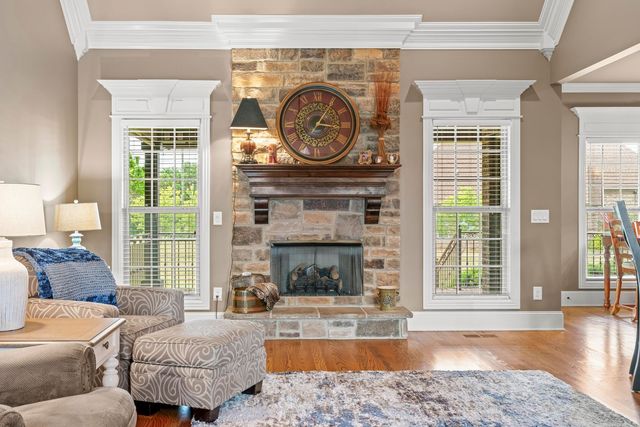 703 Farmington Dr, Lebanon, TN 37087
