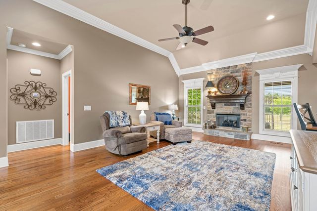 703 Farmington Dr, Lebanon, TN 37087