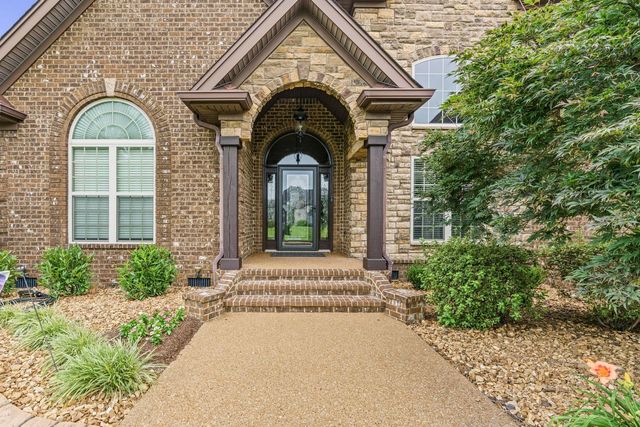 703 Farmington Dr, Lebanon, TN 37087