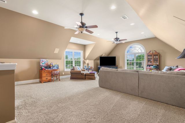 703 Farmington Dr, Lebanon, TN 37087