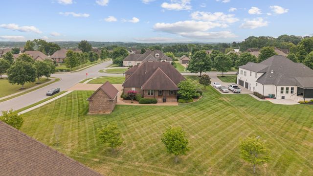 703 Farmington Dr, Lebanon, TN 37087