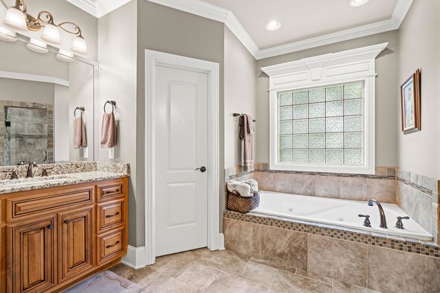 703 Farmington Dr, Lebanon, TN 37087