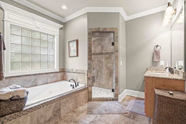 703 Farmington Dr, Lebanon, TN 37087