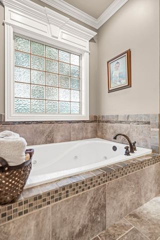 703 Farmington Dr, Lebanon, TN 37087