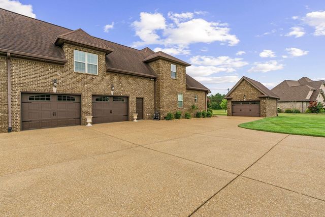 703 Farmington Dr, Lebanon, TN 37087