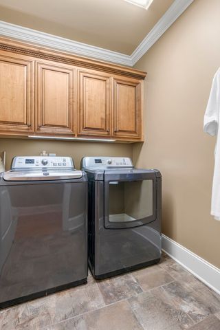 703 Farmington Dr, Lebanon, TN 37087