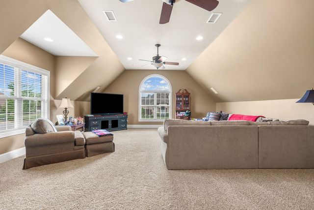 703 Farmington Dr, Lebanon, TN 37087
