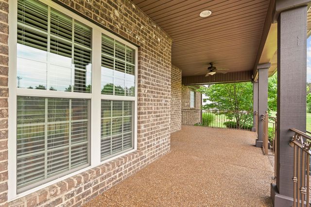 703 Farmington Dr, Lebanon, TN 37087