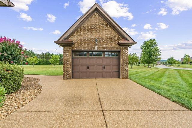 703 Farmington Dr, Lebanon, TN 37087