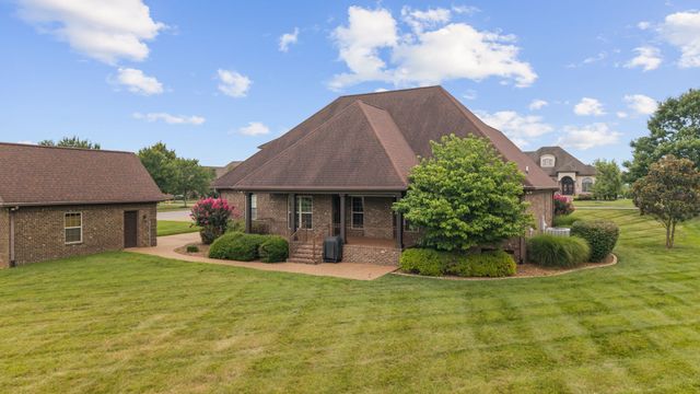 703 Farmington Dr, Lebanon, TN 37087