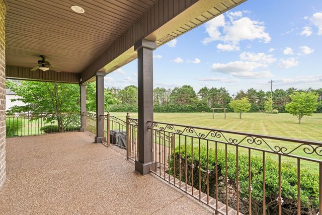 703 Farmington Dr, Lebanon, TN 37087