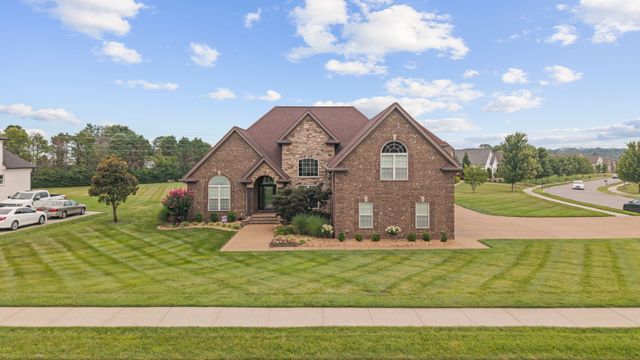 703 Farmington Dr, Lebanon, TN 37087