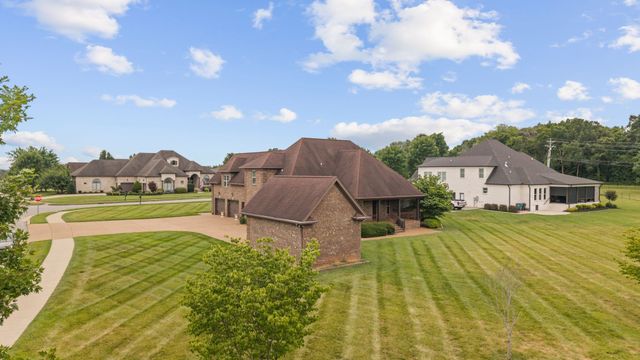 703 Farmington Dr, Lebanon, TN 37087