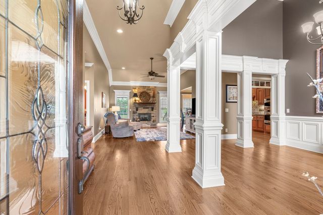 703 Farmington Dr, Lebanon, TN 37087