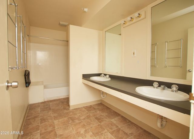 8204 E MONTEREY Way, Scottsdale, AZ 85251
