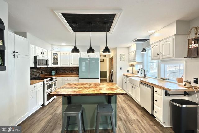 5010 ARNOLD RD, Glenville, PA 17329