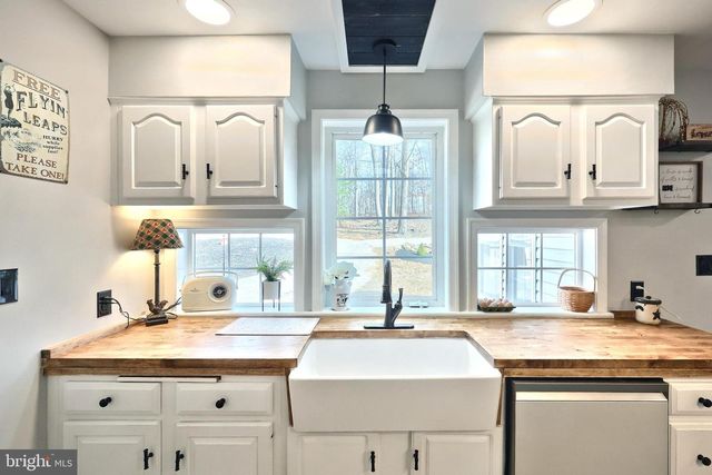 5010 ARNOLD RD, Glenville, PA 17329