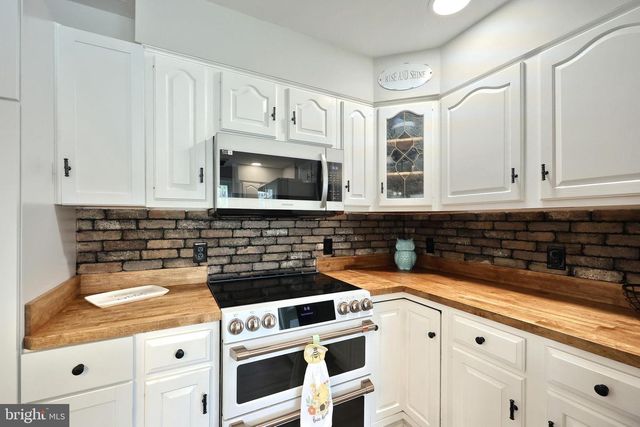 5010 ARNOLD RD, Glenville, PA 17329