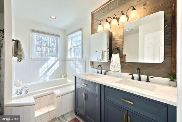 5010 ARNOLD RD, Glenville, PA 17329