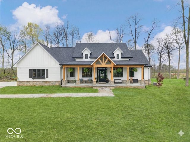 4852 Homestead Court, Zionsville, IN 46077