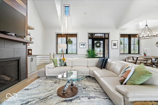 4852 Homestead Court, Zionsville, IN 46077
