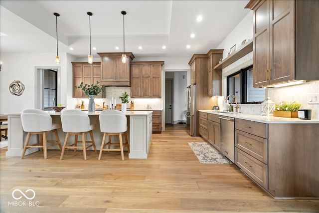 4852 Homestead Court, Zionsville, IN 46077