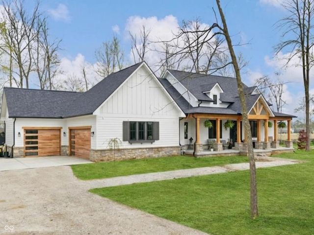 4852 Homestead Court, Zionsville, IN 46077