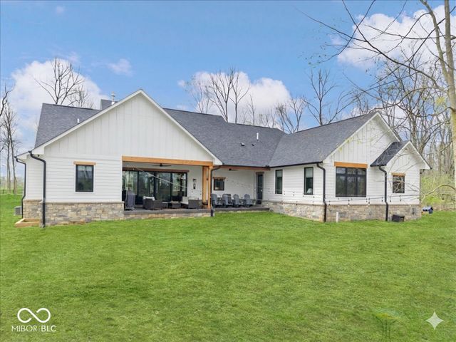 4852 Homestead Court, Zionsville, IN 46077