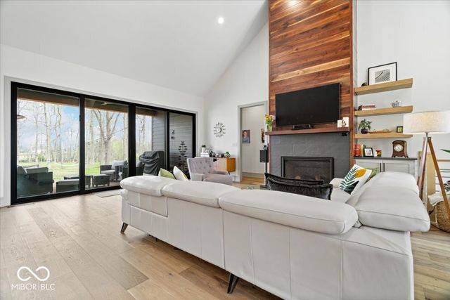 4852 Homestead Court, Zionsville, IN 46077