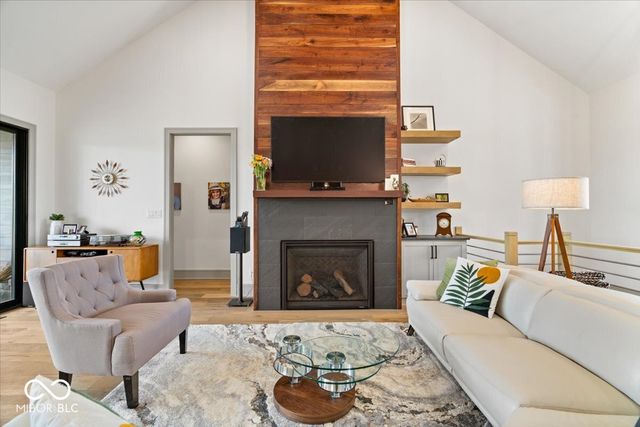 4852 Homestead Court, Zionsville, IN 46077