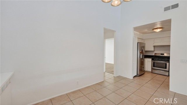 2600 W Segerstrom Avenue D, Santa Ana, CA 92704