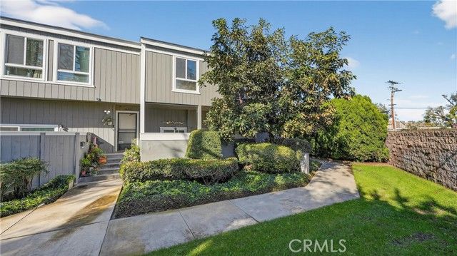 2600 W Segerstrom Avenue D, Santa Ana, CA 92704