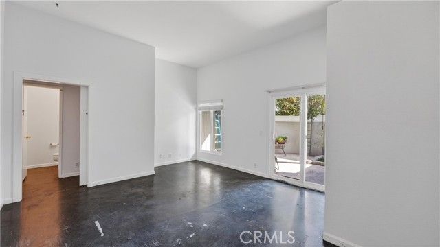 2600 W Segerstrom Avenue D, Santa Ana, CA 92704