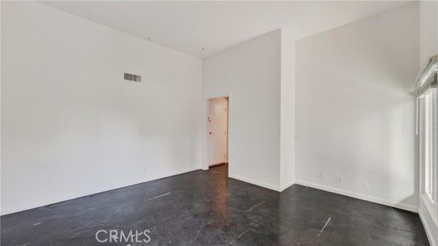 2600 W Segerstrom Avenue D, Santa Ana, CA 92704