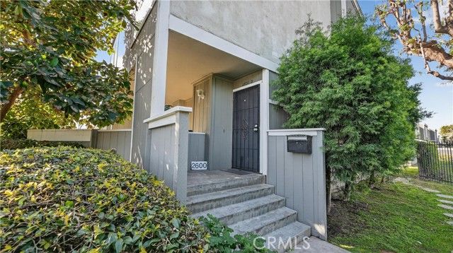 2600 W Segerstrom Avenue D, Santa Ana, CA 92704