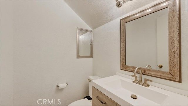 2600 W Segerstrom Avenue D, Santa Ana, CA 92704