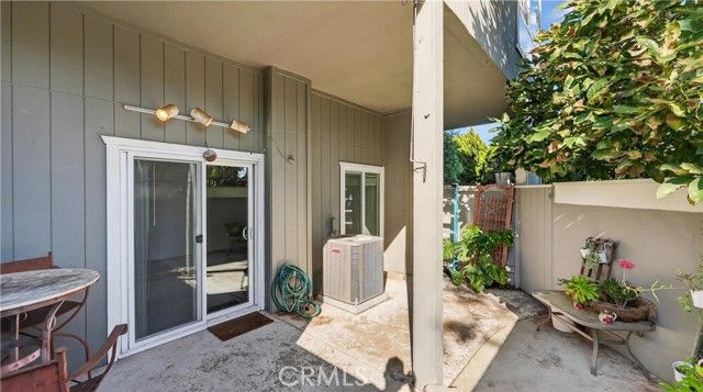 2600 W Segerstrom Avenue D, Santa Ana, CA 92704