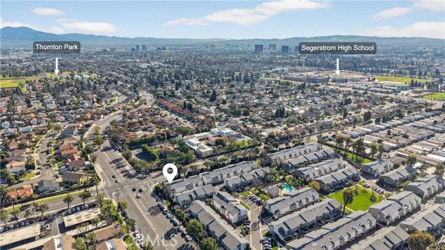 2600 W Segerstrom Avenue D, Santa Ana, CA 92704